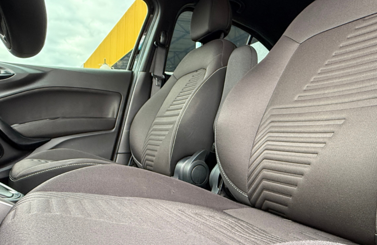 Fiat Cronos 1.8 HGT (Aut) - Foto #4