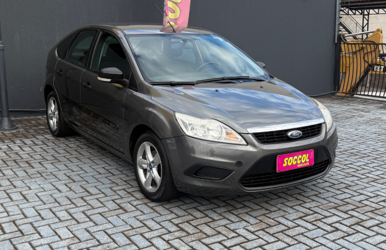 Ford Focus Hatch GL 1.6 8V - Foto #1
