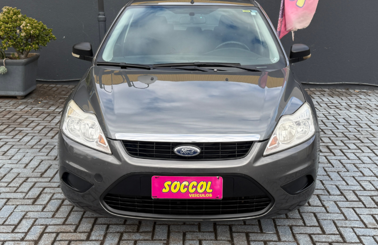 Ford Focus Hatch GL 1.6 8V - Foto #2