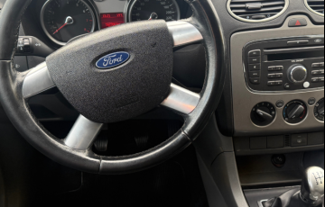 Ford Focus Hatch GL 1.6 8V - Foto #4