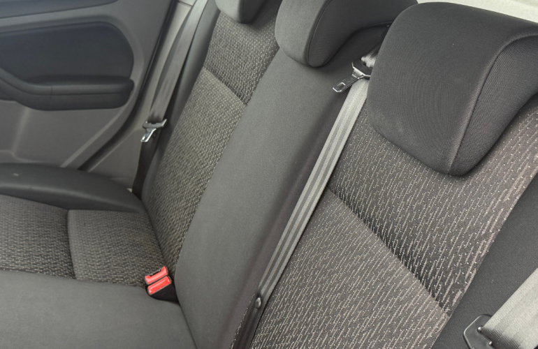 Ford Focus Hatch GL 1.6 8V - Foto #6