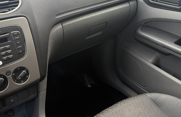 Ford Focus Hatch GL 1.6 8V - Foto #7