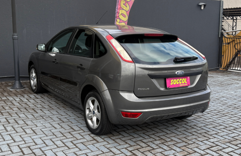 Ford Focus Hatch GL 1.6 8V - Foto #8