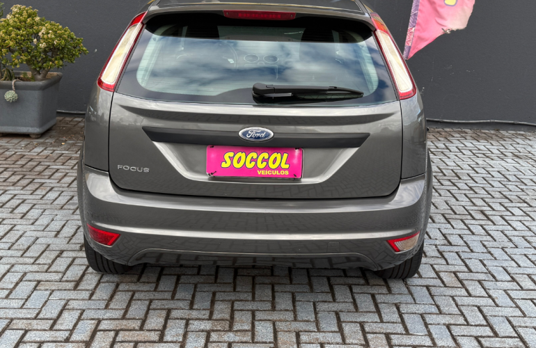 Ford Focus Hatch GL 1.6 8V - Foto #9