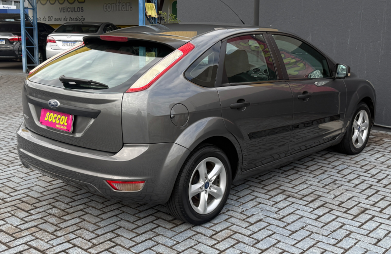 Ford Focus Hatch GL 1.6 8V - Foto #10