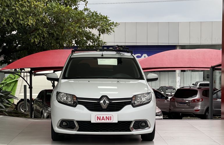 Renault Sandero Expression 1.0 16V (Flex) - Foto #2