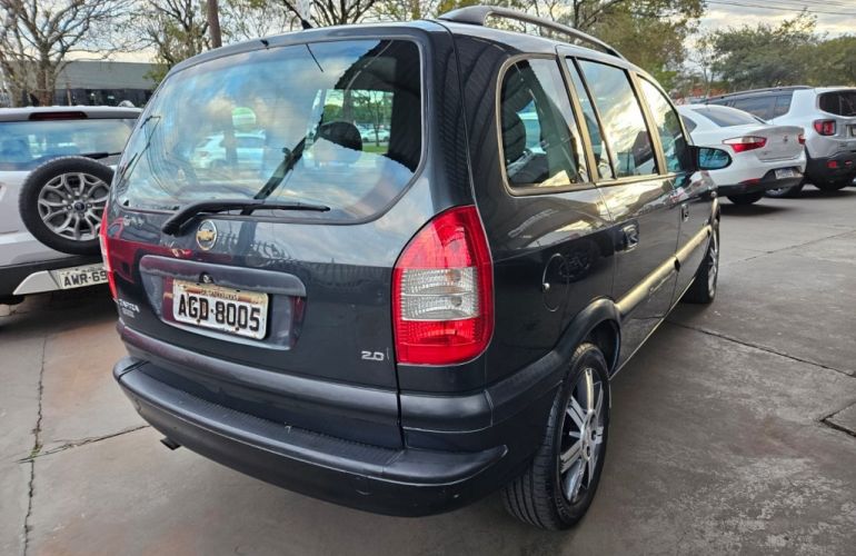 Chevrolet Zafira Elegance 2.0 (Flex) - Foto #9