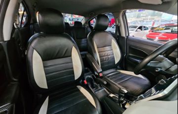 Nissan Versa 1.6 16V Advance - Foto #8