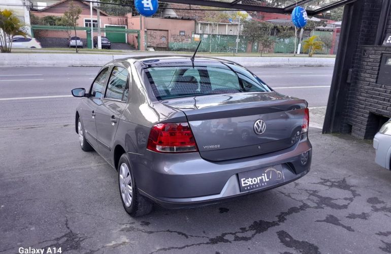 Volkswagen Voyage 1.6 Mi 8v - Foto #5
