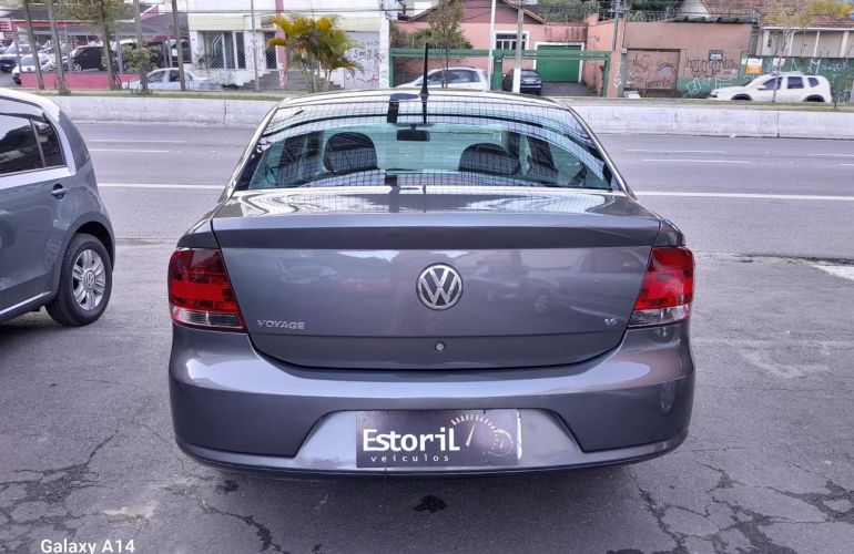 Volkswagen Voyage 1.6 Mi 8v - Foto #8