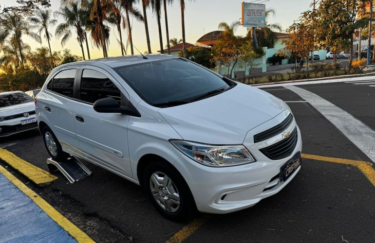 Chevrolet Onix 1.0 MPFi LS 8v - Foto #3
