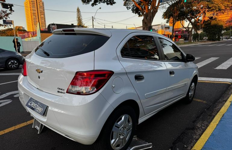 Chevrolet Onix 1.0 MPFi LS 8v - Foto #5