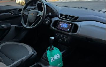 Chevrolet Onix 1.0 MPFi LS 8v - Foto #8
