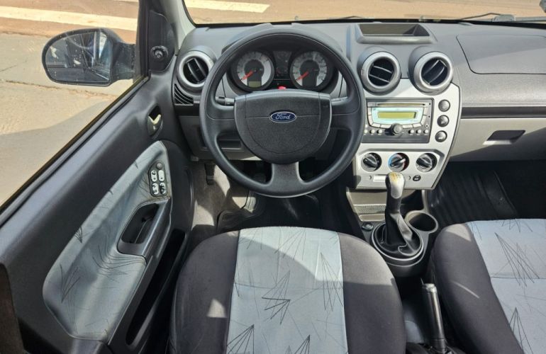 Ford Fiesta Hatch 1.6 (Flex) - Foto #3