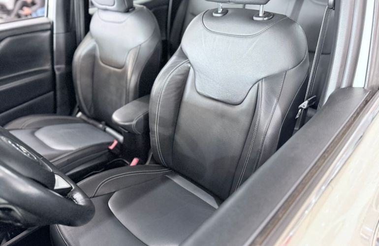 Jeep Renegade 1.8 16V Longitude - Foto #9