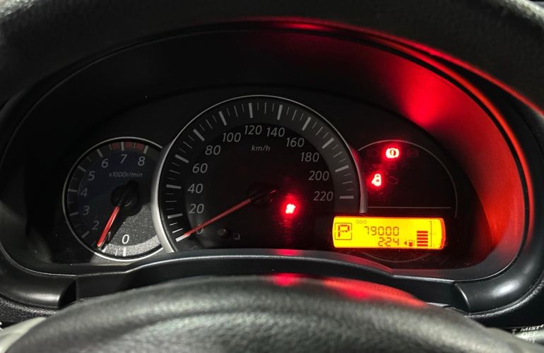 Nissan March 1.6 SL 16V Flexstart - Foto #5