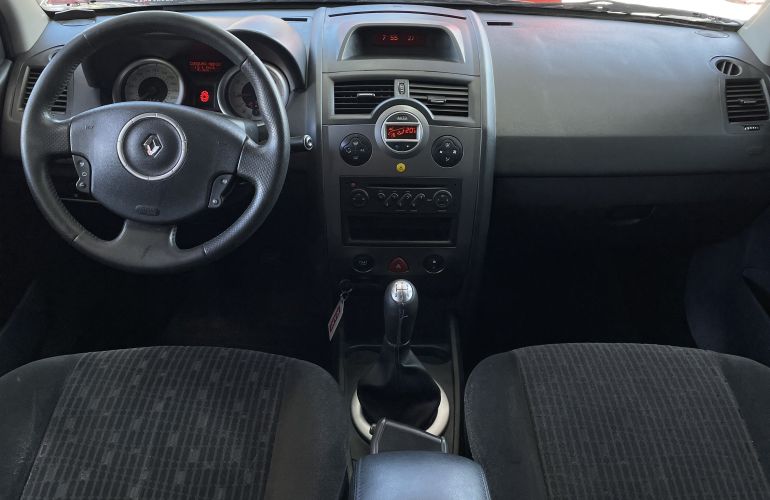 Renault Mégane Grand Tour Dynamique 1.6 16V (flex) - Foto #3