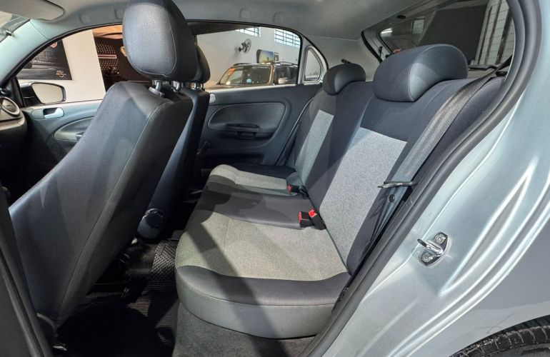 Volkswagen Gol 1.0 Mi 8v - Foto #7