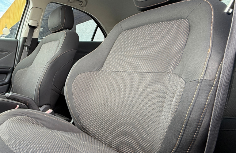 Chevrolet Onix 1.0 LT (Flex) - Foto #4