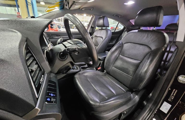 Hyundai Elantra 2.0 16v - Foto #2