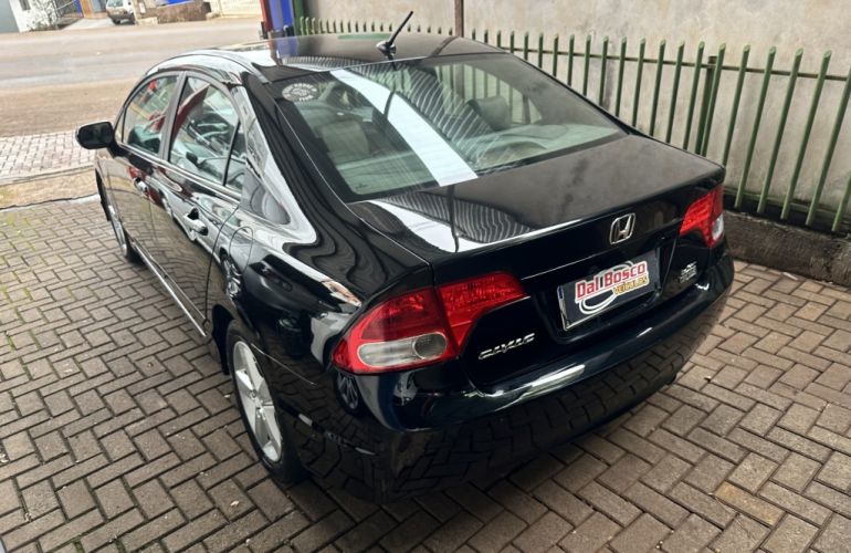 Honda Civic LXS 1.8 i-VTEC (Flex) - Foto #4
