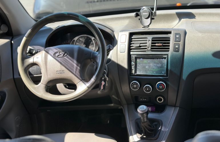 Hyundai Tucson 2.0 GL 2WD 16v - Foto #8