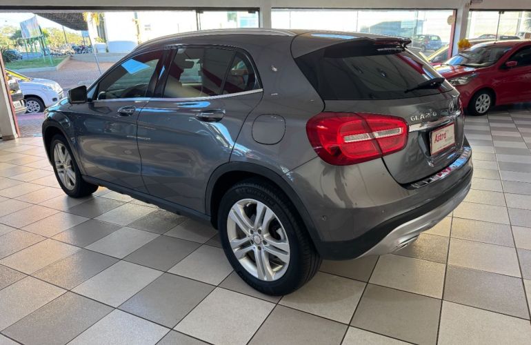 Mercedes-Benz GLA 200 Advance - Foto #10