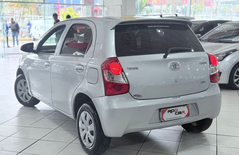 Toyota Etios 1.3 X 16v - Foto #4
