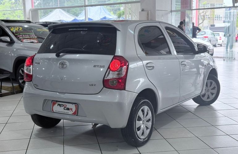 Toyota Etios 1.3 X 16v - Foto #6