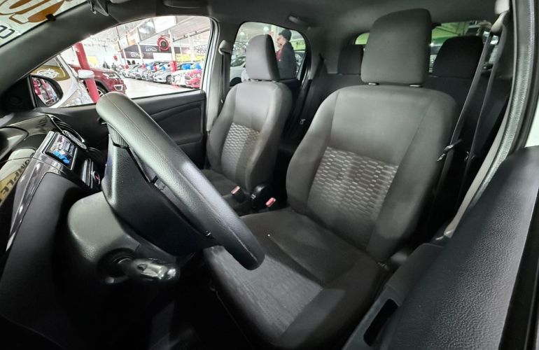 Toyota Etios 1.3 X 16v - Foto #7