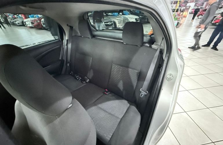Toyota Etios 1.3 X 16v - Foto #8