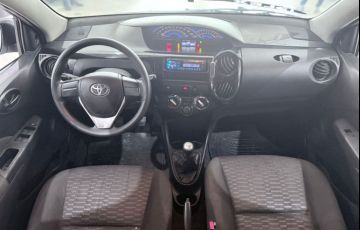 Toyota Etios 1.3 X 16v - Foto #9