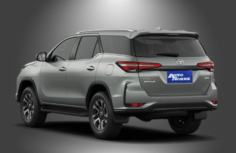 Toyota Hilux Sw4 2.8 D-4d Turbo Srx Platinum 4x4 - Foto #3
