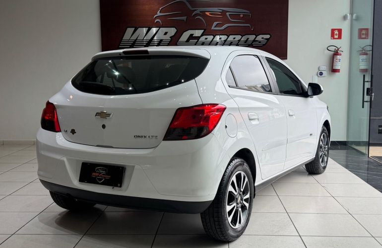 Chevrolet Onix 1.4 MPFi LTZ 8v - Foto #4