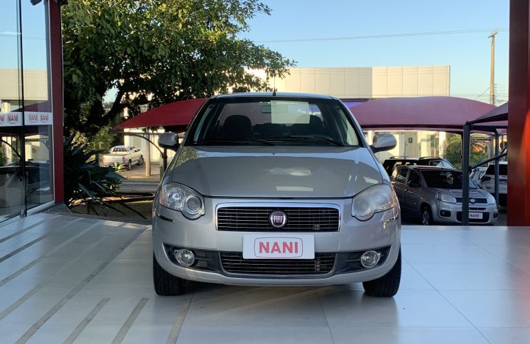 Fiat Siena Essence 1.6 16V (Flex) - Foto #2