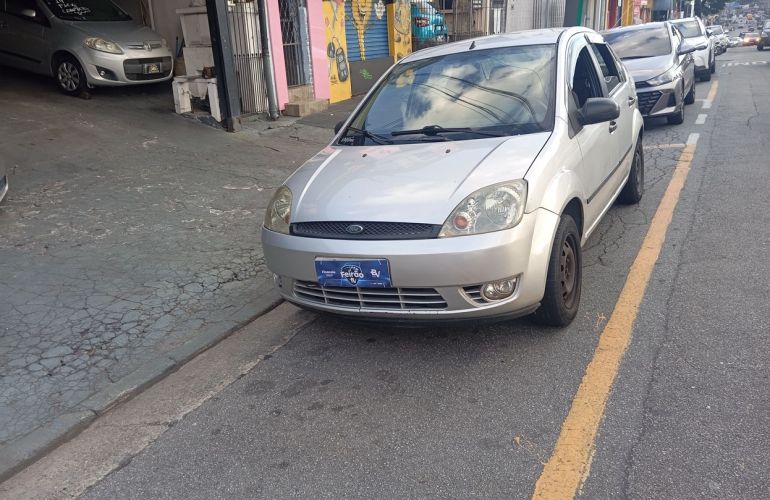 Ford Fiesta 1.6 MPi Sedan 8v - Foto #3
