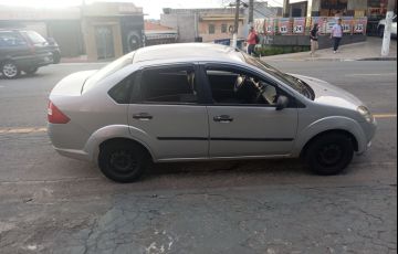 Ford Fiesta 1.6 MPi Sedan 8v - Foto #5