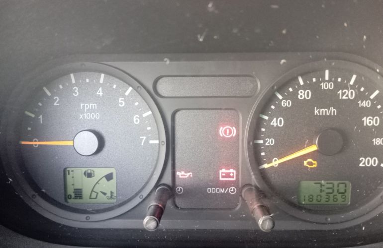 Ford Fiesta 1.6 MPi Sedan 8v - Foto #8