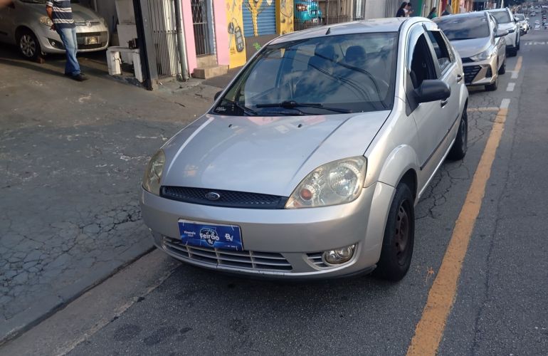Ford Fiesta 1.6 MPi Sedan 8v - Foto #9