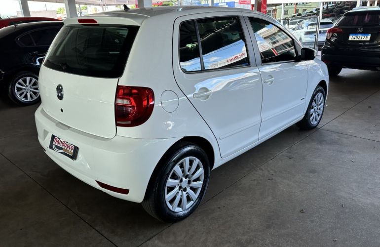 Volkswagen Fox 1.0 8V (Flex) 4p - Foto #4