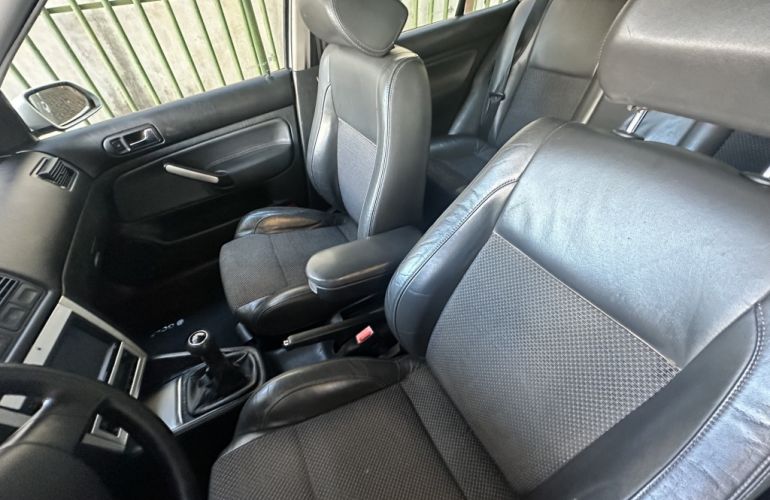 Volkswagen Golf Sportline 1.6 (Flex) - Foto #8
