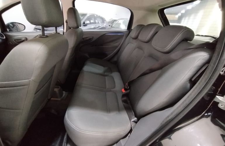 Fiat Punto 1.4 Attractive 8v - Foto #9
