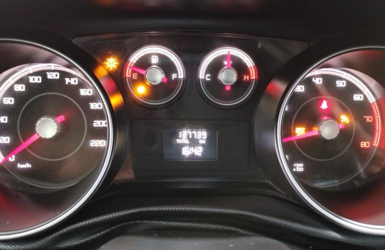 Fiat Punto 1.4 Attractive 8v - Foto #10