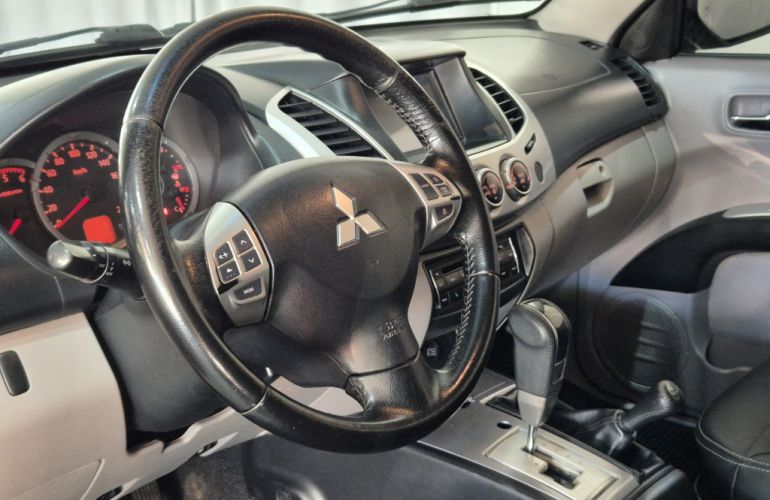 Mitsubishi L 200 Triton HPE 4x4 3.2 (aut) (cab. dupla) - Foto #6