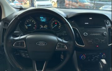 Ford Focus Hatch SE 2.0 16V PowerShift - Foto #8