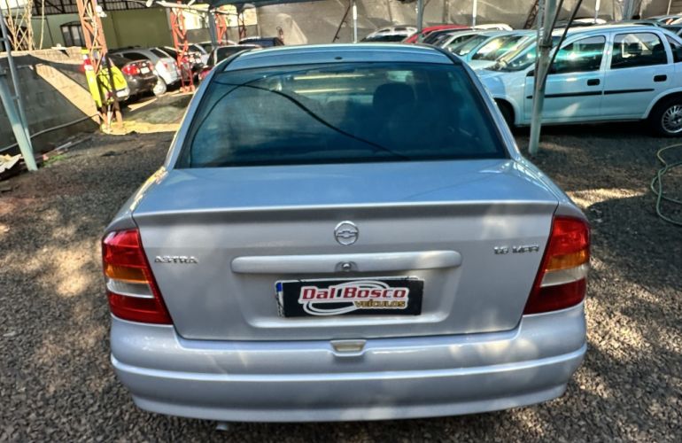 Chevrolet Astra Sedan GL 1.8 MPFi - Foto #5