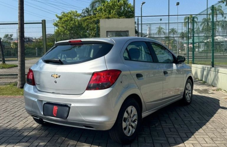 Chevrolet Onix 1.0 MPFi Joy 8V Flex 4p Manual - Foto #4