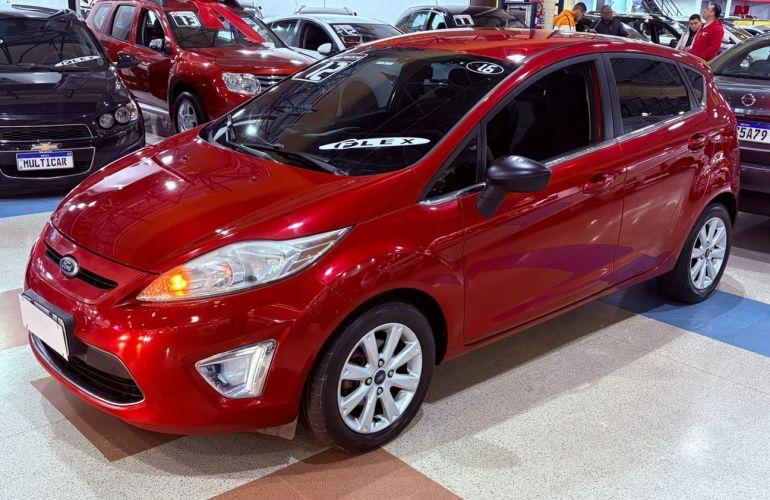 Ford Fiesta 1.6 SE Hatch 16v - Foto #3