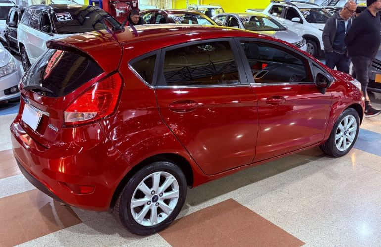 Ford Fiesta 1.6 SE Hatch 16v - Foto #4