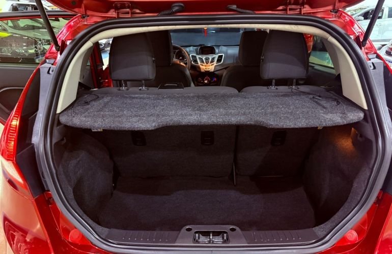 Ford Fiesta 1.6 SE Hatch 16v - Foto #8